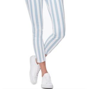 New with tags blue and white good american jeans